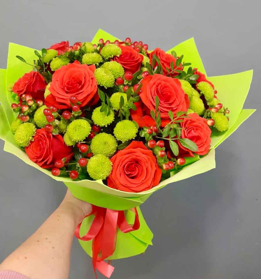 Букет цветов из: Хризантемы и Розы в Белогорске Амурской области