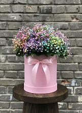 Цветочная композиция из Гипсофила и Розы в шляпной коробке в Белогорске Амурской области