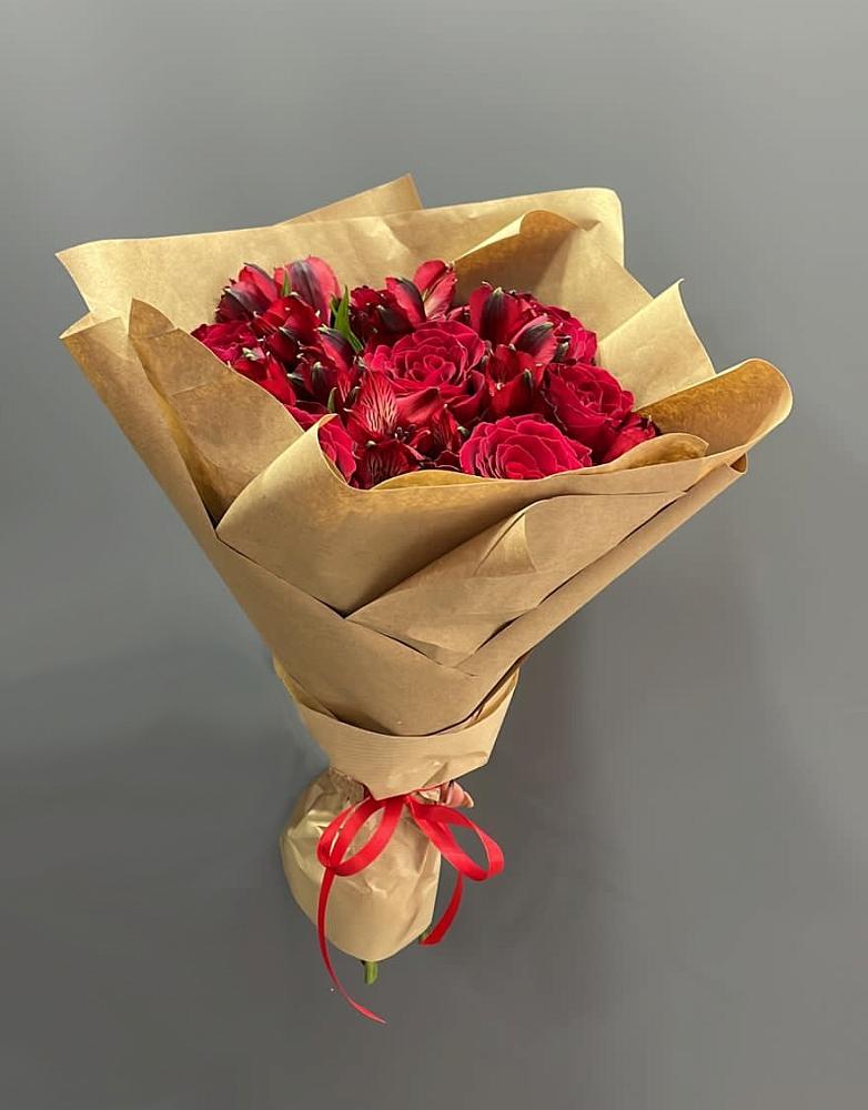 Букет цветов из: Альстромерии и Розы в Белогорске Амурской области