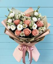 Букет цветов из:  Розы, Альстромерии и Лизиантусы в Белогорске Амурской области