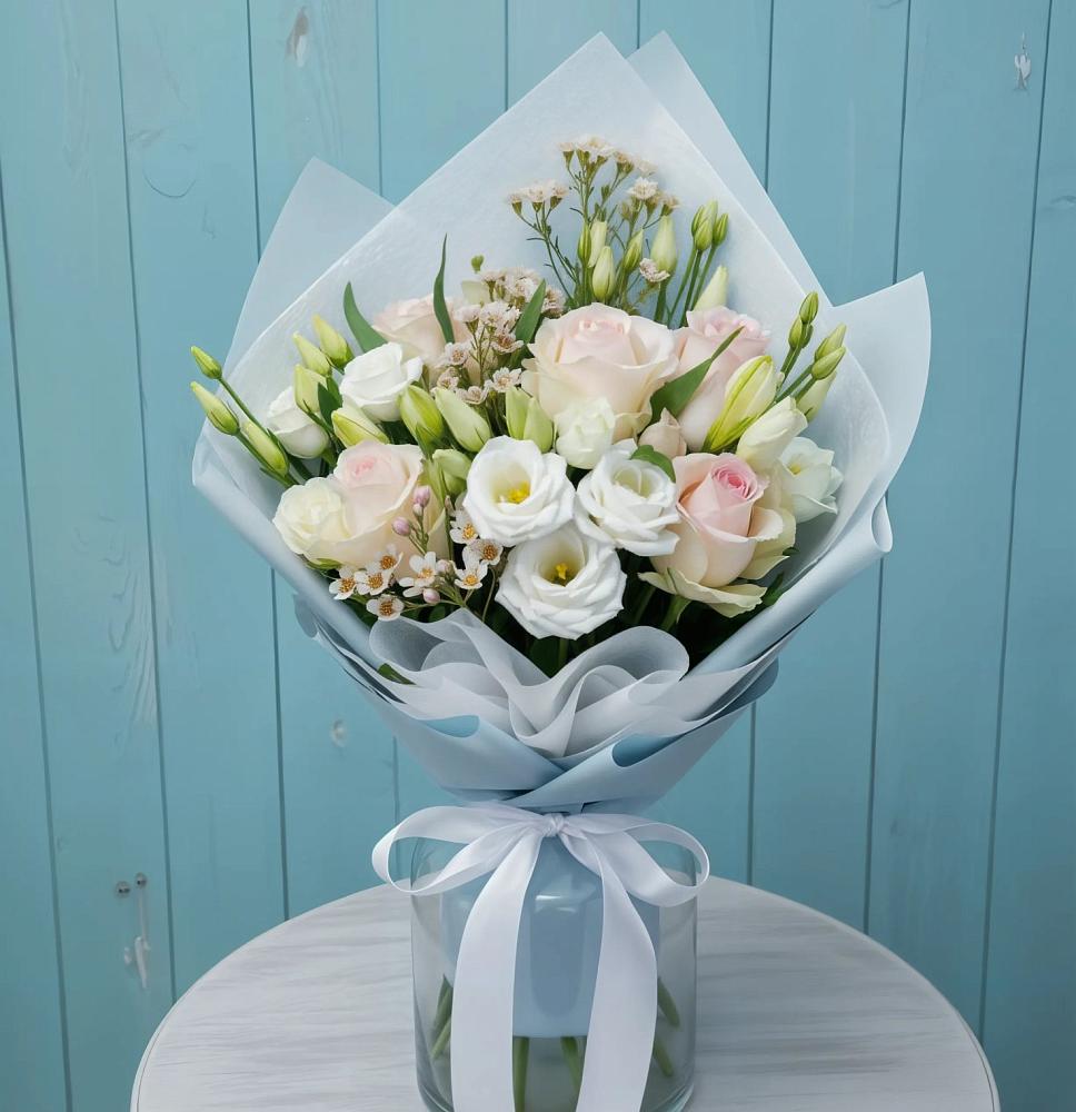 Букет цветов из: Розы и Лизиантусы в Белогорске Амурской области