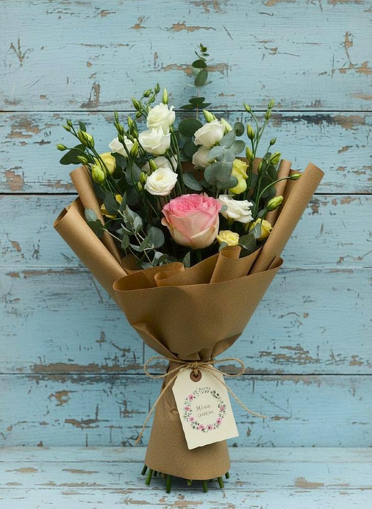 Букет цветов из: Розы и Лизиантусы в Белогорске Амурской области