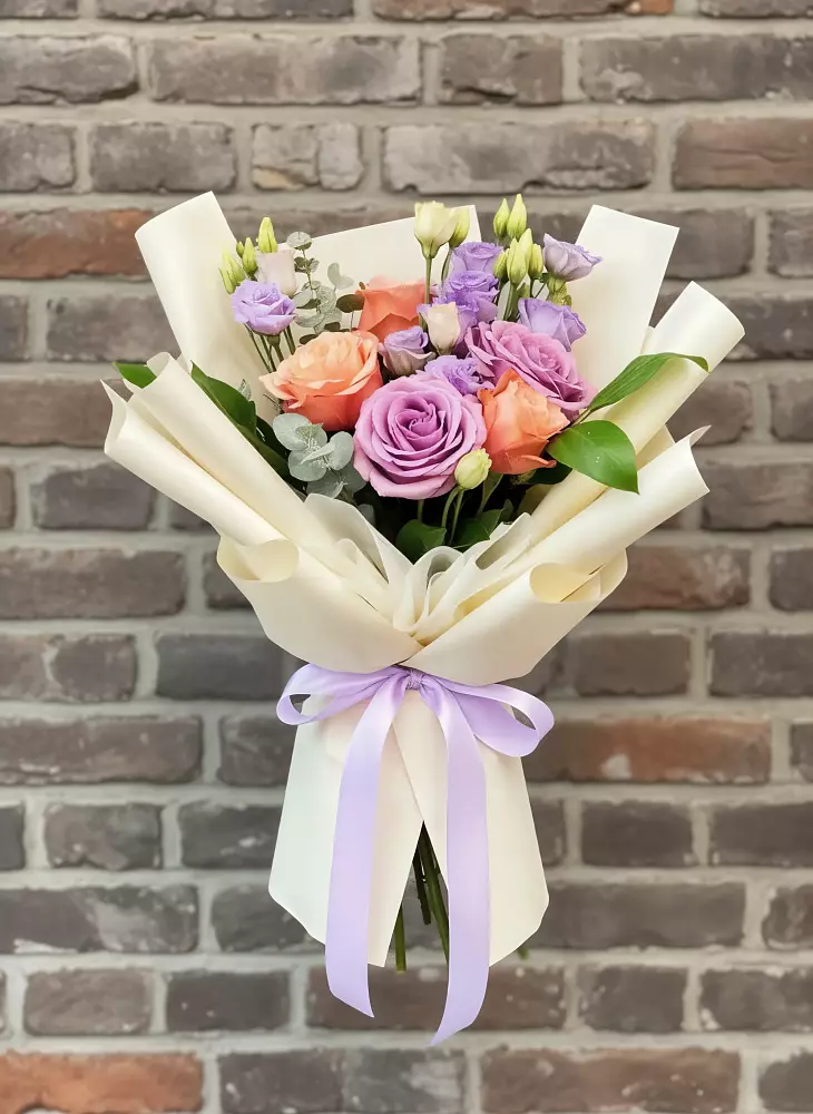 Букет цветов из: Лизиантусы и Розы в Белогорске Амурской области