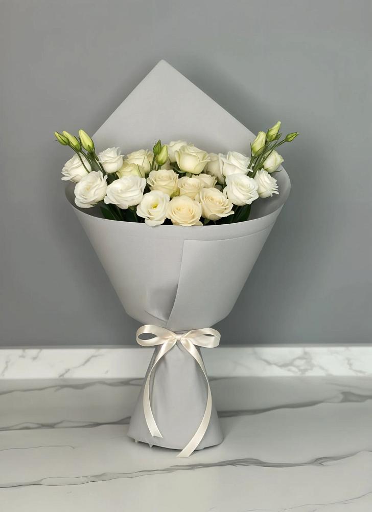 Букет цветов из: Розы и Лизиантусы в Белогорске Амурской области