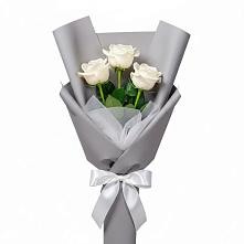 Букет 3 белые розы в Белогорске Амурской области