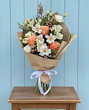 Букет цветов из:  Альстромерии, Лизиантусы, Розы и Хризантемы в Белогорске Амурской области