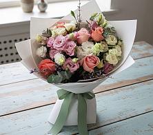 Букет цветов из:  Розы, Лизиантусы и Гвоздики в Белогорске Амурской области