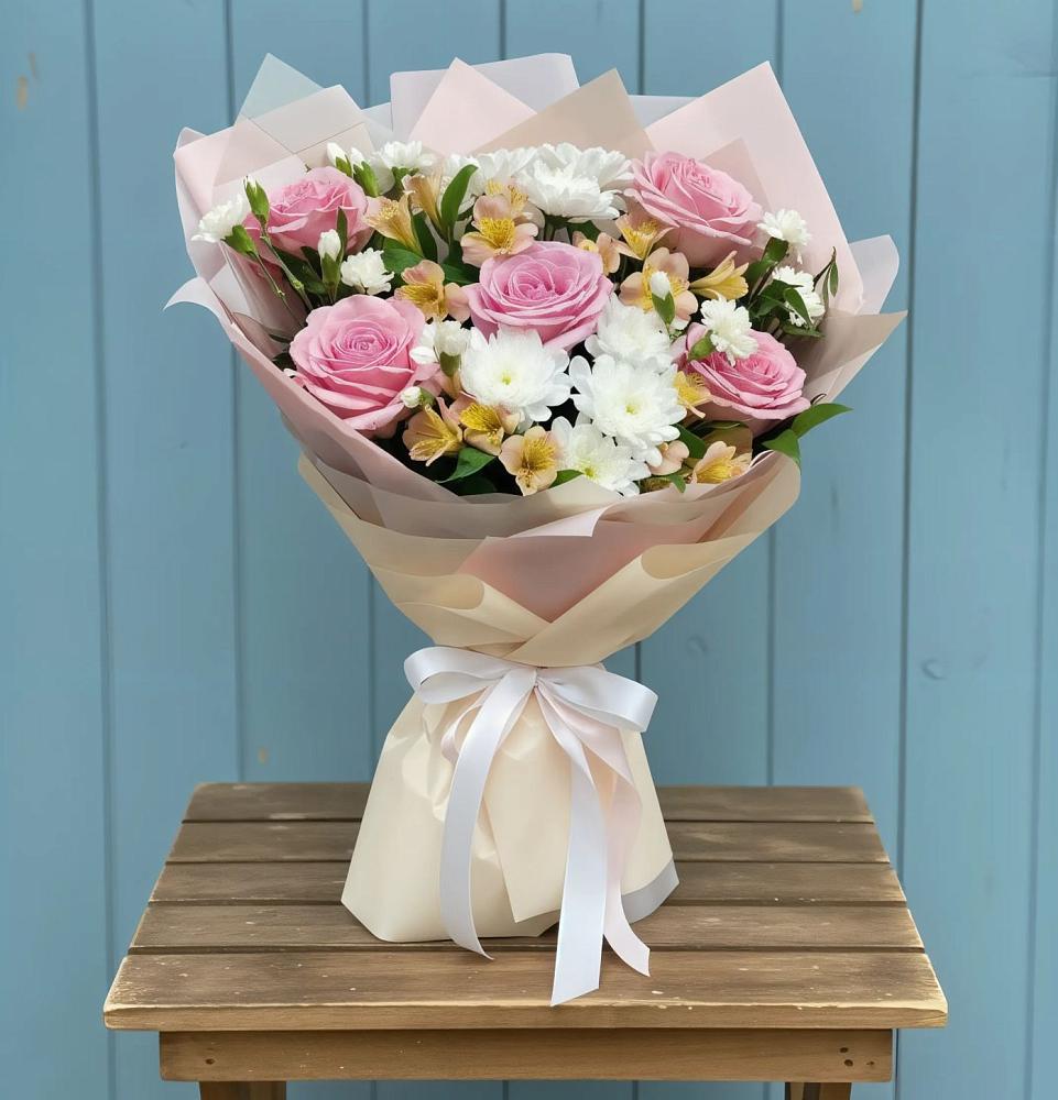 Букет цветов из: Гвоздики, Орхидеи и Розы в Белогорске Амурской области