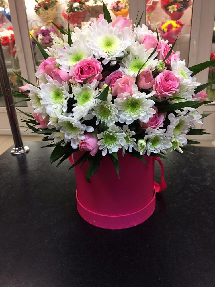 Цветочная композиция из Розы и Хризантемы в шляпной коробке в Белогорске Амурской области