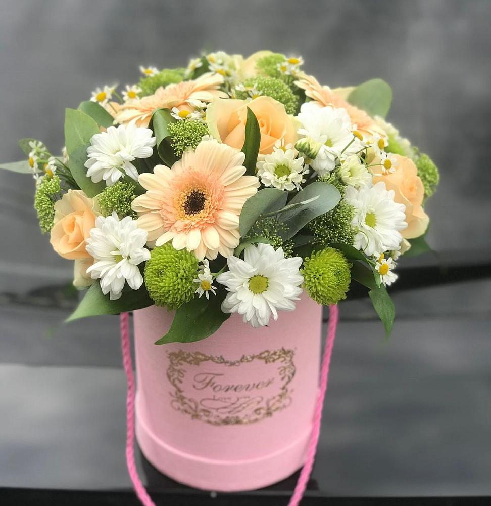 Цветочная композиция из Розы, Герберы и Хризантемы в шляпной коробке в Белогорске Амурской области