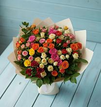 Букет Микс из разноцветных кустовых роз в Белогорске Амурской области